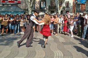 tango dancers in las ramblas barcelona by carlos lorenzo via flickr